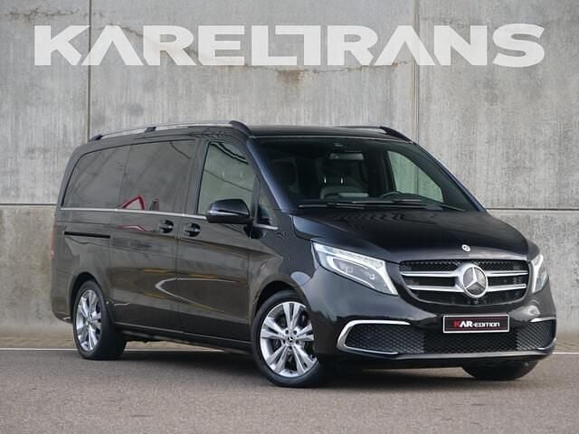 Zwart (metallic) Gebruikt 2019 Mercedes V300 Exclusive MPV | € 64.950 - Afbeelding 1/4