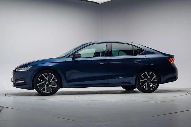 Occasion Skoda Octavia Business Line 110 PK (80 kW) 2021 Blauw Hatchback