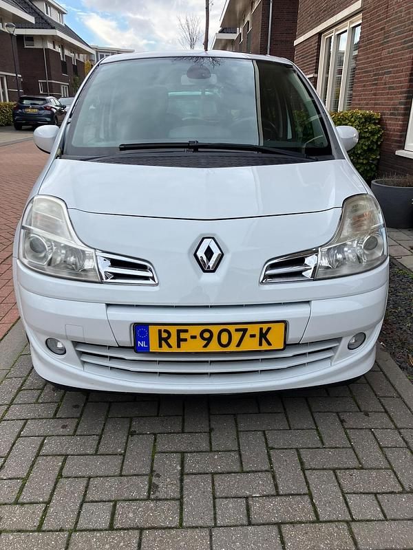 Wit (metallic) Gebruikt 2012 Renault Grand Modus Night&Day MPV | € 5.999 - Afbeelding 1/4