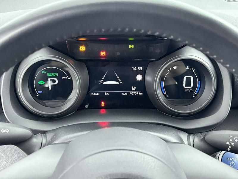 Occasion Toyota Yaris Hybrid 116 PK (85 kW) 2021 Wit Hatchback