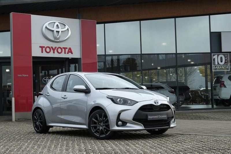 Grijs Gebruikt 2022 Toyota Yaris Hybrid Active Hatchback | € 20.499 (Eerlijke prijs) - Afbeelding 1/1