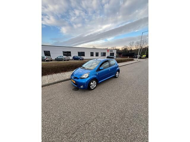 Occasion Toyota Aygo 68 PK (50 kW) 2009 Blauw (metallic) Hatchback
