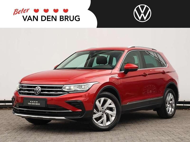 Rood Gebruikt 2022 VW Tiguan Elegance SUV | € 31.800 (Goede deal) - Afbeelding 1/4