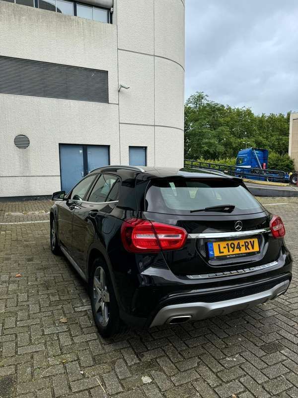 Zwart Gebruikt 2016 Mercedes GLA180 Prestige SUV | € 16.150 (Iets duurder) - Afbeelding 1/4