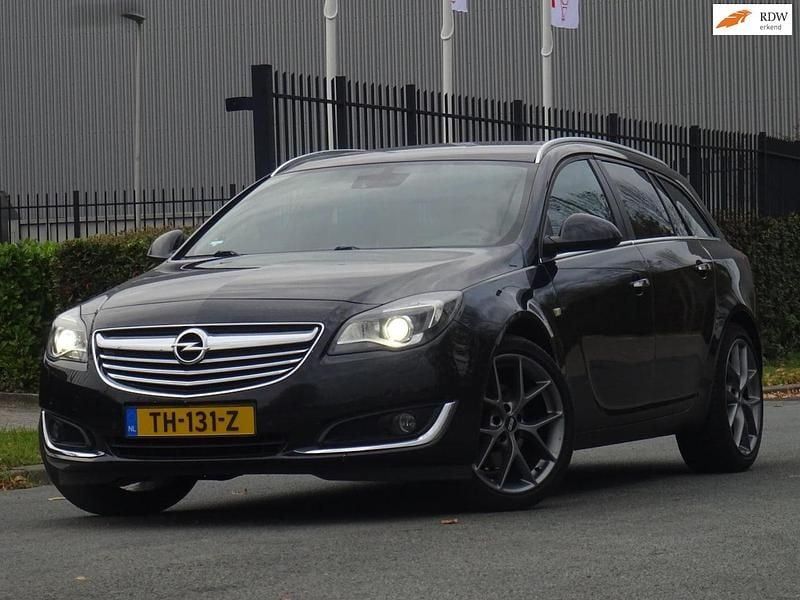 Zwart Gebruikt 2013 Opel Insignia Stationwagen | € 6.999 (Duur) - Afbeelding 1/4