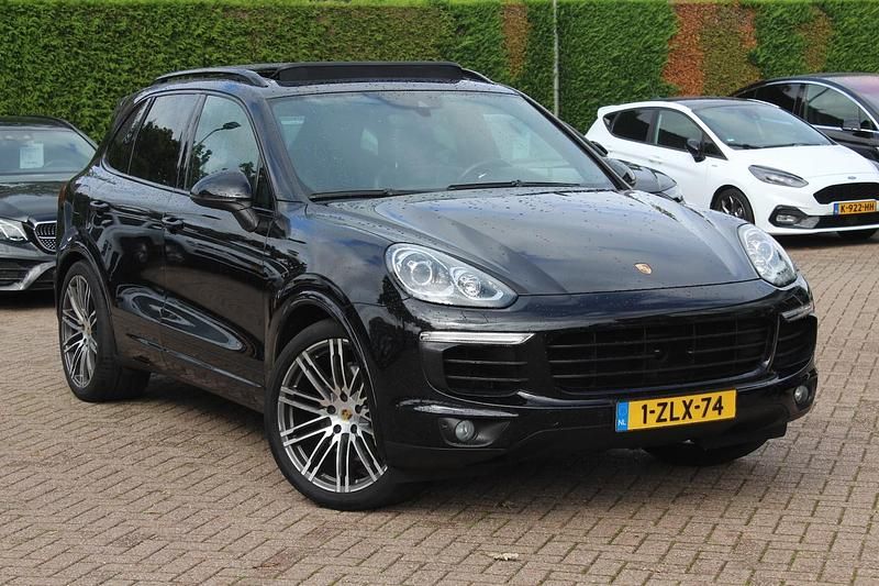 Zwart (metallic) Gebruikt 2014 Porsche Cayenne Chrono SUV | € 29.950 (Goede deal) - Afbeelding 1/4
