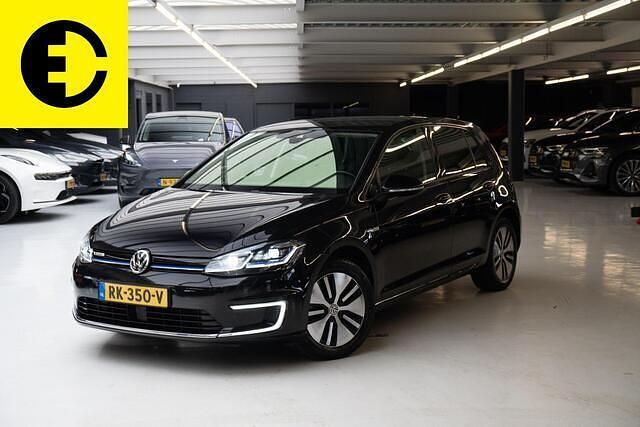 Zwart Occasion 2018 VW e-Golf Hatchback | € 12.950 (Eerlijke prijs) - Afbeelding 1/4