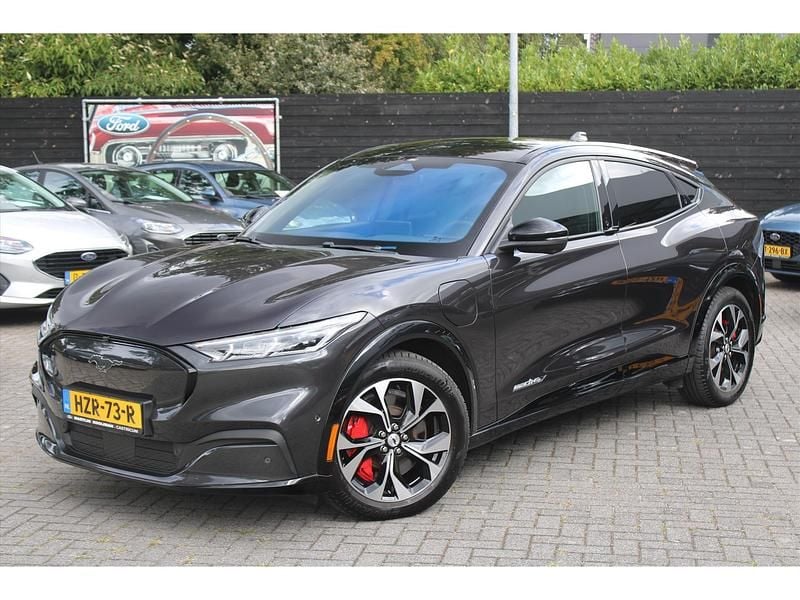 Grijs Gebruikt 2022 Ford Mustang Extended Range SUV | € 36.995 - Afbeelding 1/4