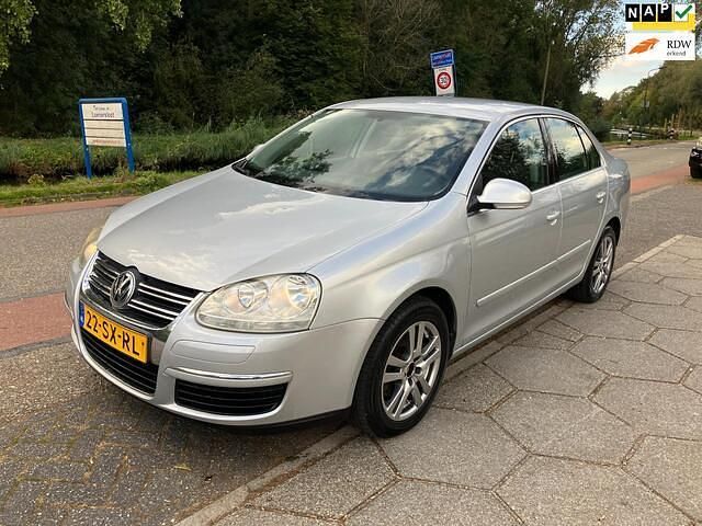 Grijs Gebruikt 2006 VW Jetta Comfortline Sedan | € 1.950 (Super prijs) - Afbeelding 1/4