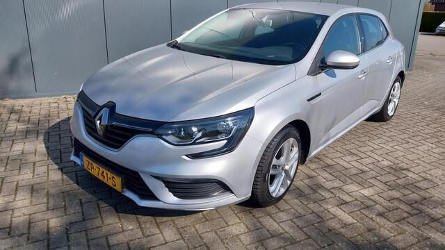 Grijs Gebruikt 2019 Renault Mégane IV Zen Hatchback | € 12.850 (Eerlijke prijs) - Afbeelding 1/4