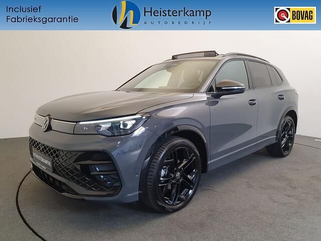 Grijs, metallic lak Gebruikt 2024 VW Tiguan R-line SUV | € 54.950 (Duur) - Afbeelding 1/4