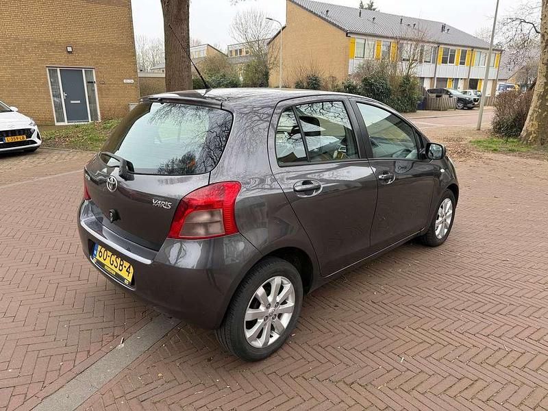 Occasion Toyota Yaris 87 PK (63 kW) 2008 Grijs Hatchback