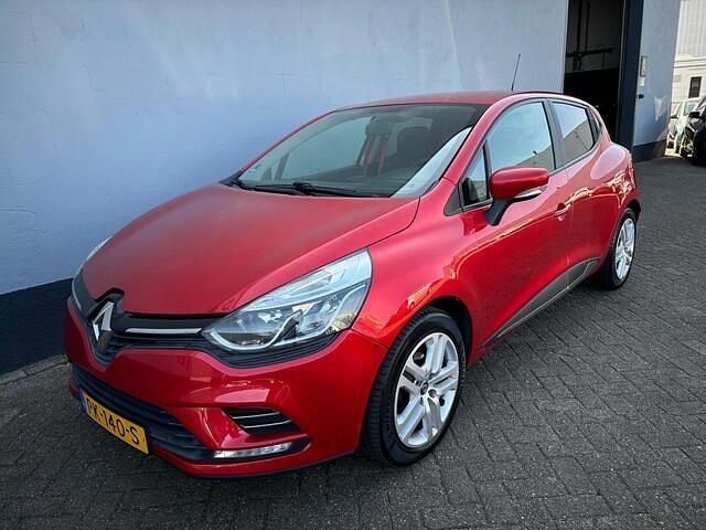 Rood Gebruikt 2017 Renault Clio IV Zen Hatchback | € 8.950 (Eerlijke prijs) - Afbeelding 1/4