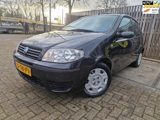 Zwart Gebruikt 2006 Fiat Punto Classica Hatchback | € 1.599 (Eerlijke prijs) - Afbeelding 1/4