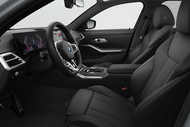 Nieuw BMW 330e M Sport 292 PK (214 kW) 2026 Skyscraper grey metallic (grijs metallic) Stationwagen