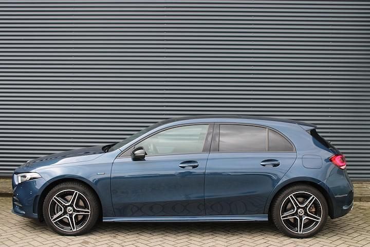 Occasion Mercedes A250 AMG 2020 Blauw Hatchback