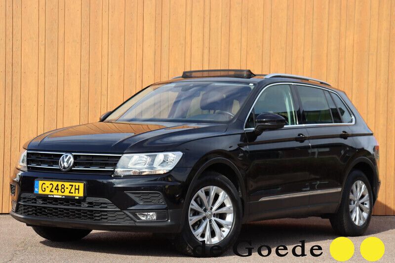 Zwart Gebruikt 2020 VW Tiguan Comfortline SUV | € 26.940 (Eerlijke prijs) - Afbeelding 1/4