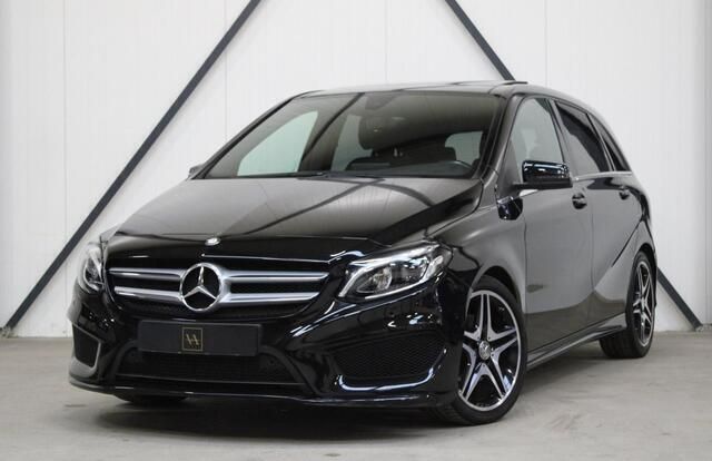 Zwart, metallic lak Gebruikt 2015 Mercedes B180 AMG line MPV | € 16.999 (Goede deal) - Afbeelding 1/3