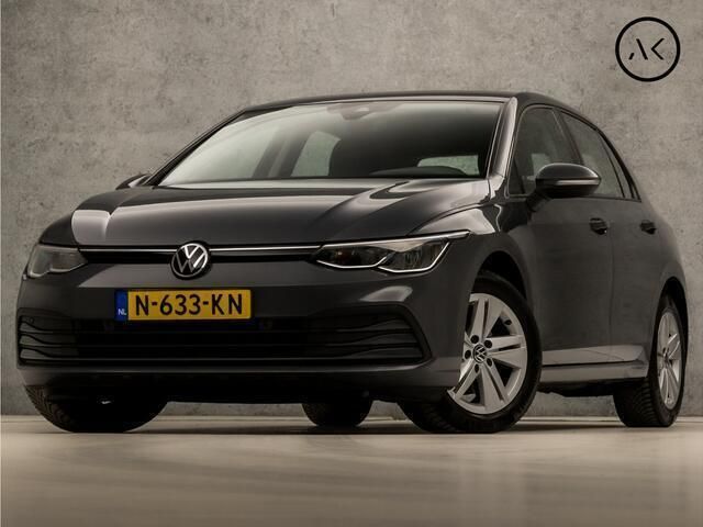 Grijs Gebruikt 2021 VW Golf VIII Sport Hatchback | € 19.945 (Eerlijke prijs) - Afbeelding 1/4