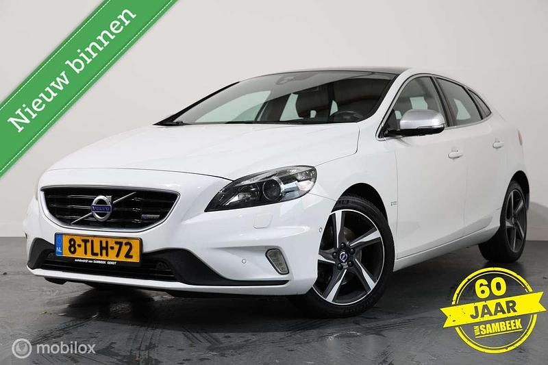 Wit Occasion 2014 Volvo V40 R-Design Hatchback | € 7.900 (Goede deal) - Afbeelding 1/3