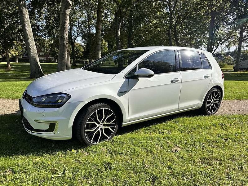 Wit Gebruikt 2017 VW e-Golf Hatchback | € 8.999 (Eerlijke prijs) - Afbeelding 1/4
