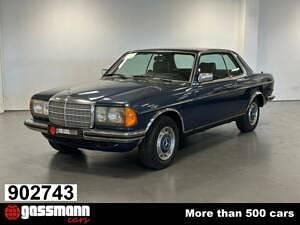 Blauwlapisblau Gebruikt 1982 Mercedes 230 Coupé | € 13.900 - Afbeelding 1/4