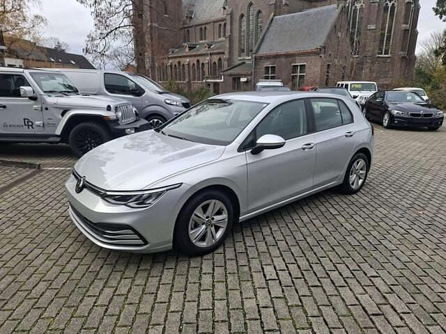 Zilver Occasion 2024 VW Golf VIII Life Hatchback | € 21.900 (Super prijs) - Afbeelding 1/4