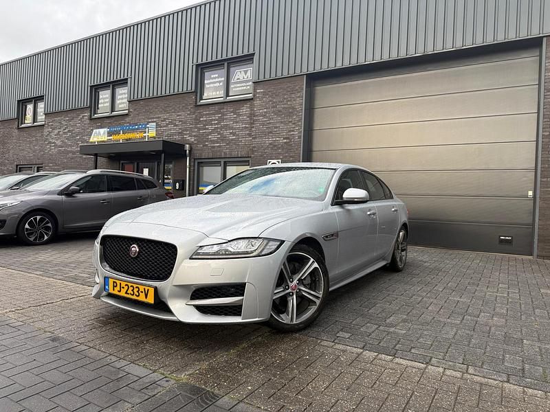 Occasion Jaguar XF Portfolio 180 PK (132 kW) 2017 Grijs Sedan