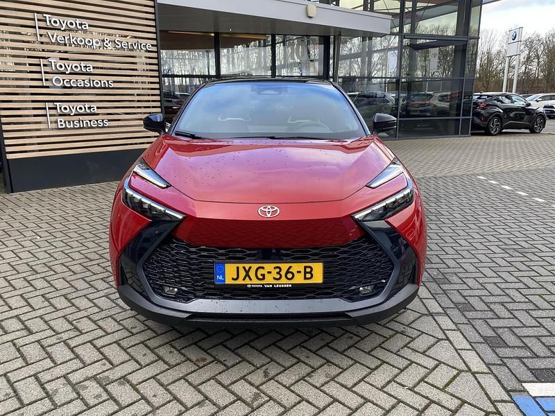 Nieuw Toyota C-HR Executive 2026 Rood SUV
