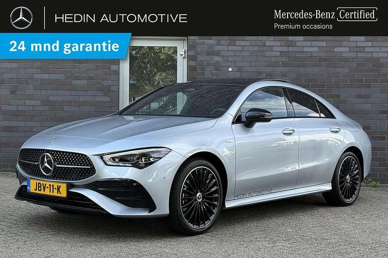 Zilver Gebruikt 2025 Mercedes CLA250e Business Sedan | € 51.900 (Iets duurder) - Afbeelding 1/4