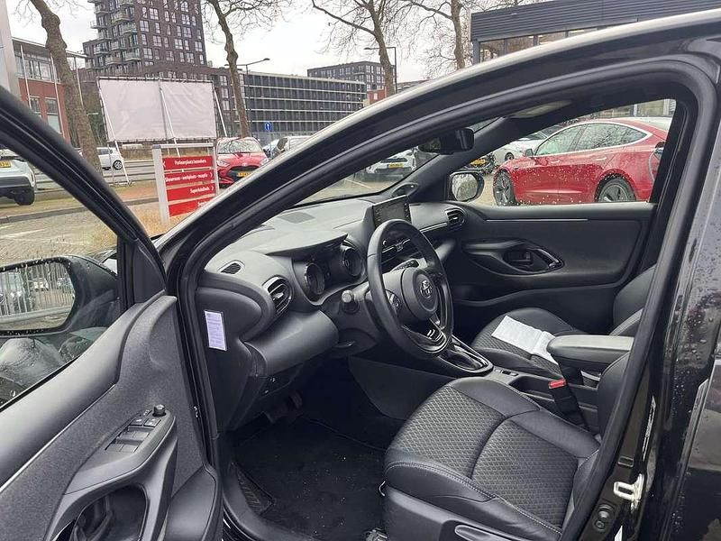 Occasion Toyota Yaris Hybrid Executive 116 PK (85 kW) 2021 Zwart Hatchback