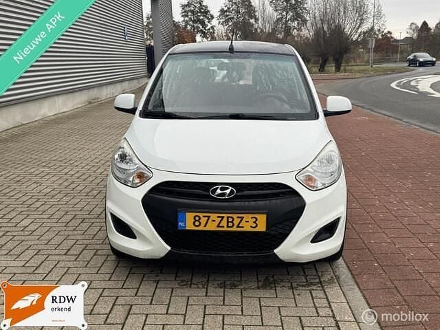 Wit Gebruikt 2012 Hyundai i10 Hatchback | € 3.240 (Eerlijke prijs) - Afbeelding 1/4