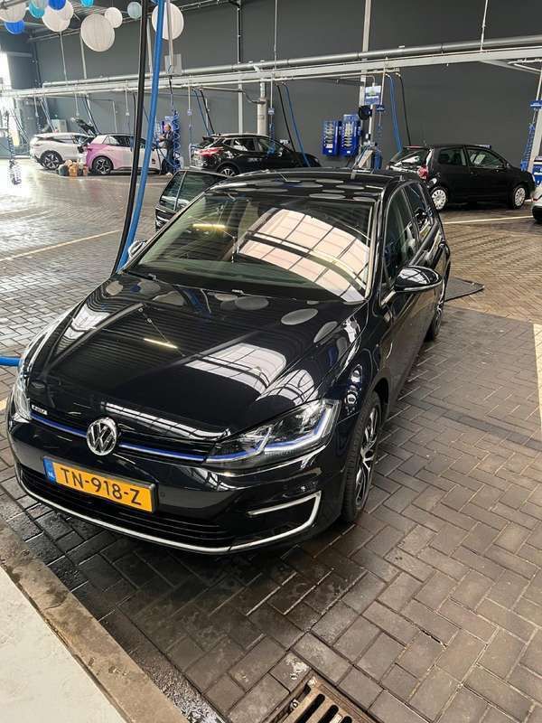 Zwart Gebruikt 2018 VW e-Golf Hatchback | € 10.500 (Goede deal) - Afbeelding 1/4