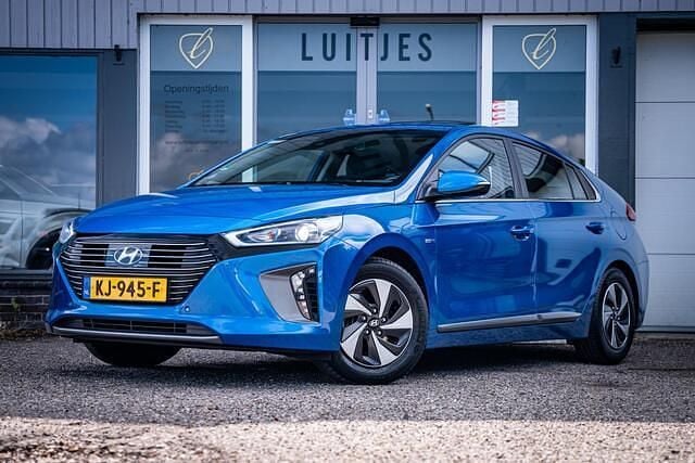 Blauw, metallic lak Gebruikt 2016 Hyundai Ioniq Edition Sedan | € 14.400 (Eerlijke prijs) - Afbeelding 1/4