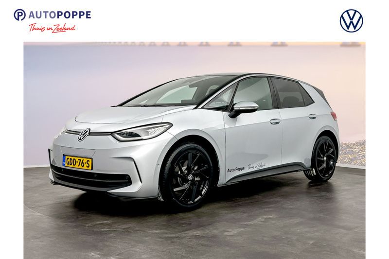 Zilverscale silver / zwart dak Gebruikt 2023 VW ID.3 Pro Hatchback | € 32.950 (Eerlijke prijs) - Afbeelding 1/4