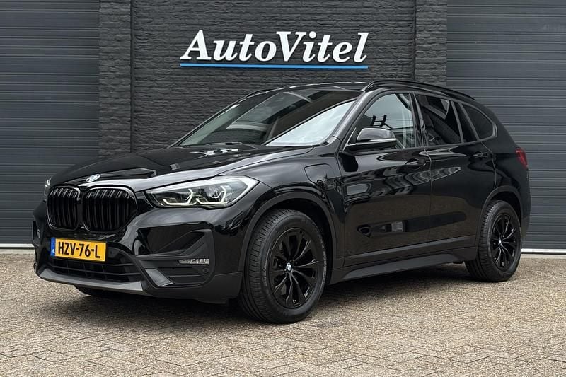Zwart Gebruikt 2021 BMW X1 Advantage SUV | € 26.445 (Eerlijke prijs) - Afbeelding 1/3