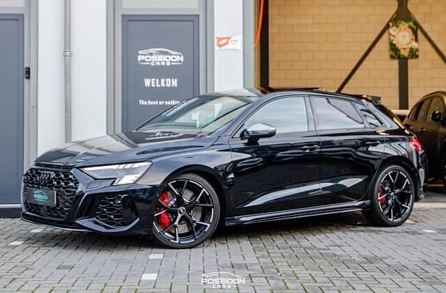 Zwart Occasion 2024 Audi RS3 Sportback Hatchback | € 73.950 (Super prijs) - Afbeelding 1/4