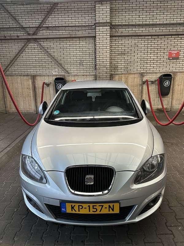 Grijs Gebruikt 2010 Seat Leon Reference MPV | € 4.650 (Eerlijke prijs) - Afbeelding 1/4