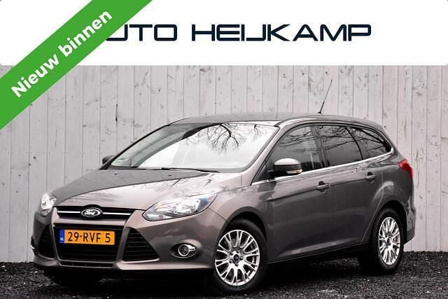 Bruin Gebruikt 2011 Ford Focus Titanium Stationwagen | € 3.950 (Eerlijke prijs) - Afbeelding 1/4