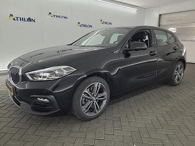 Zwart Gebruikt 2021 BMW 116 Efficient Dynamics Hatchback | € 16.850 (Iets duurder) - Afbeelding 1/3