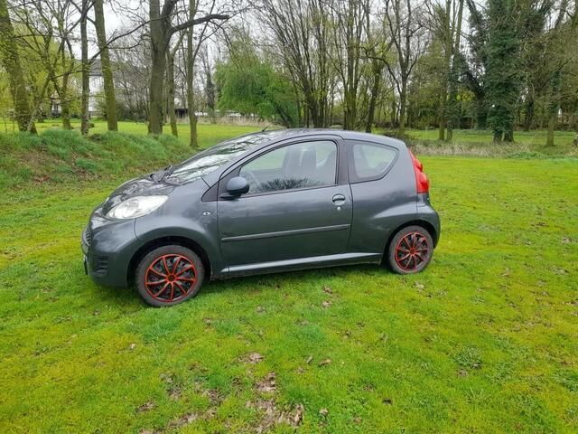 Occasion Peugeot 107 Sportium 68 PK (50 kW) 2011 Grijs Hatchback