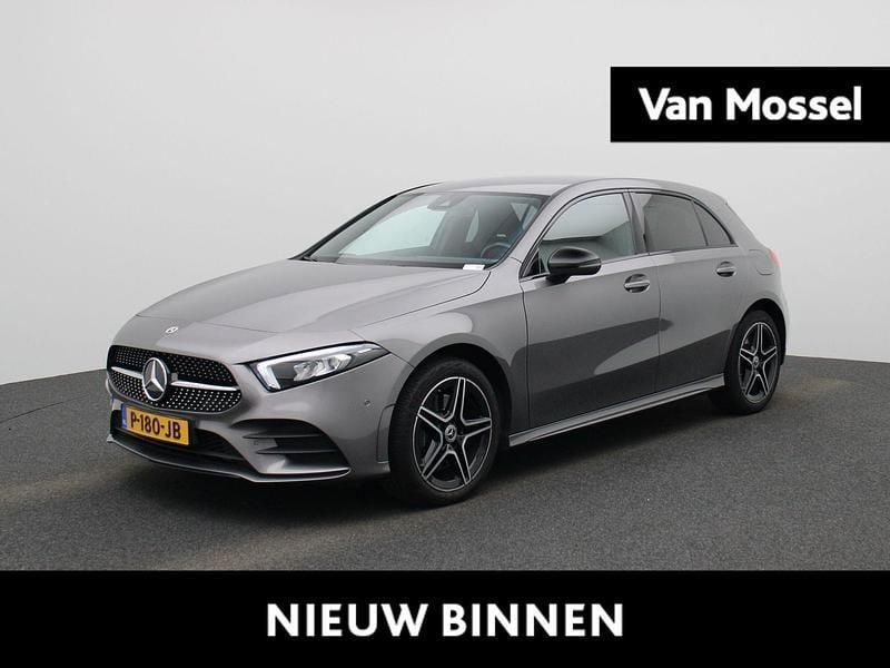 Grijs Gebruikt 2022 Mercedes A250 Business Hatchback | € 26.900 (Eerlijke prijs) - Afbeelding 1/4