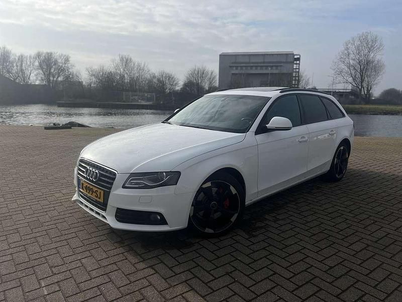 Wit Occasion 2008 Audi A4 Stationwagen | € 7.750 (Iets duurder) - Afbeelding 1/4