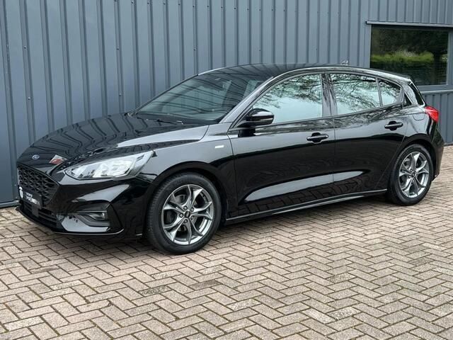 Zwart Gebruikt 2020 Ford Focus ST-Line Hatchback | € 19.995 (Eerlijke prijs) - Afbeelding 1/4