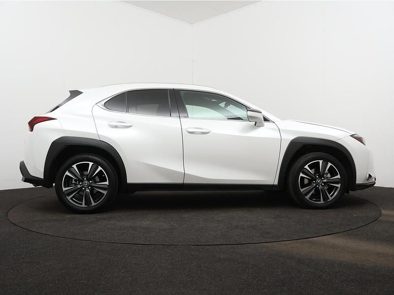 Occasion Lexus UX Business Edition 184 PK (135 kW) 2024 Wit, metallic lak SUV