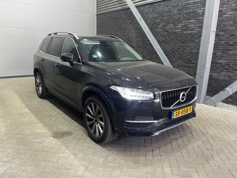 Zwart Gebruikt 2018 Volvo XC90 Momentum SUV | € 24.700 (Eerlijke prijs) - Afbeelding 1/1