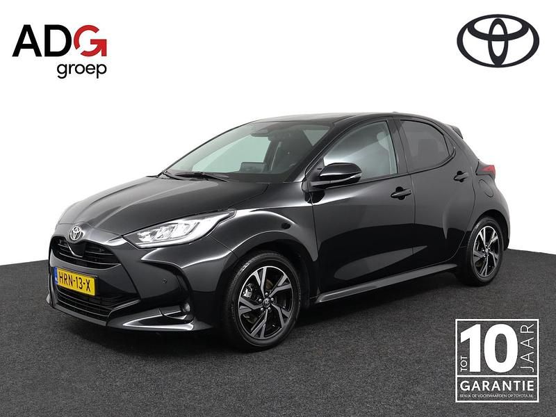 Zwart Occasion 2025 Toyota Yaris Hybrid Hatchback | € 26.950 (Eerlijke prijs) - Afbeelding 1/4