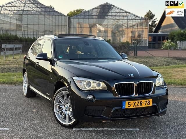 Zwart Gebruikt 2014 BMW X1 Executive SUV | € 17.990 (Iets duurder) - Afbeelding 1/4