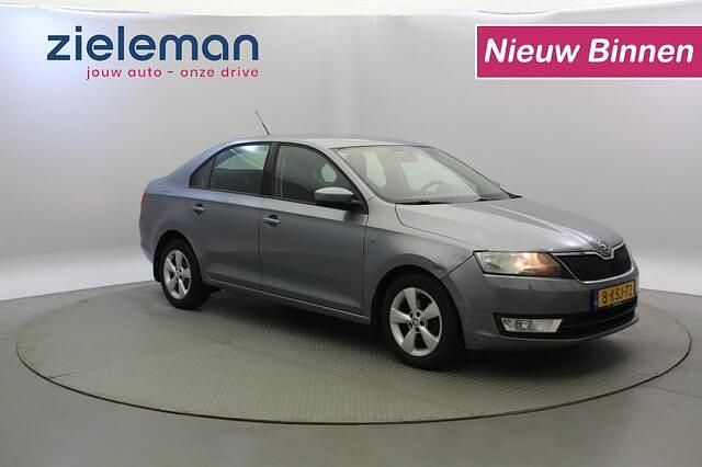 Grijs Gebruikt 2013 Skoda Rapid Elegance Hatchback | € 3.845 (Eerlijke prijs) - Afbeelding 1/4