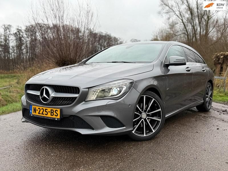 Grijs Occasion 2015 Mercedes CLA180 Sedan | € 15.950 (Iets duurder) - Afbeelding 1/4